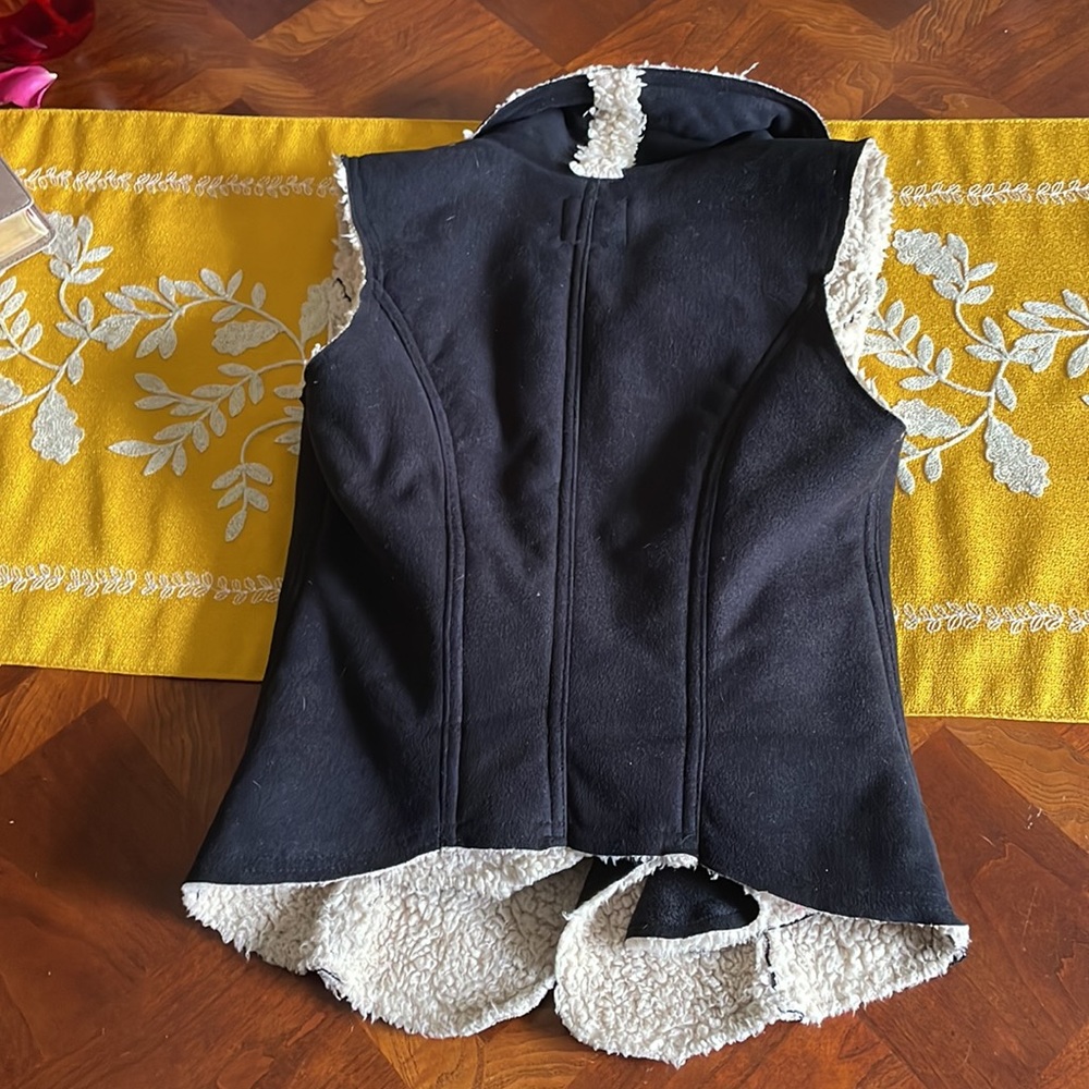 Material Girl Faux Fur XS Vest - Picture 7 of 7